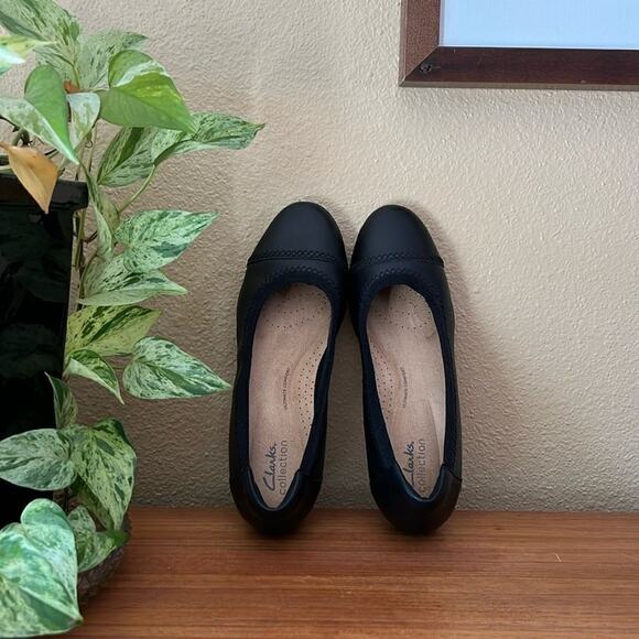 Clarks Shoes Sara Ballet Flat Black 9W Leather wide Comfort Arch Support - Picture 2 of 11